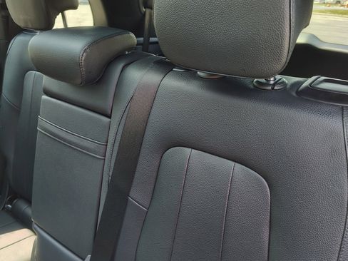 Used 2021 Mercedes-Benz GLB 250 4MATIC image 27