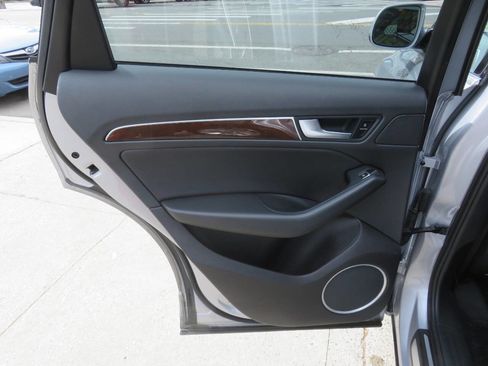 Used 2016 Audi Q5 2.0T Premium Plus w/ Technology Package image 28