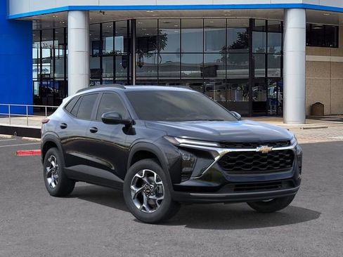 New 2026 Chevrolet Trax LT w/ Sunroof Package FWD image 7