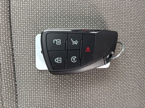 Used 2025 Chevrolet Traverse LT image 33