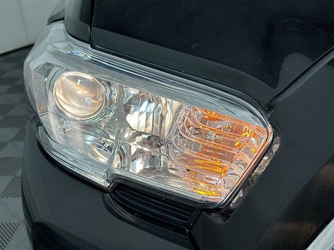 Used 2023 Toyota Tacoma SR5 w/ Technology Package RWD image 9
