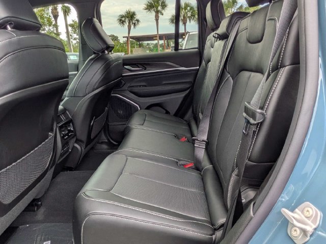 New 2026 Jeep Grand Cherokee Limited AWD/4WD image 13