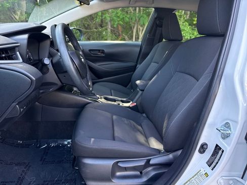 Used 2025 Toyota Corolla LE FWD image 27