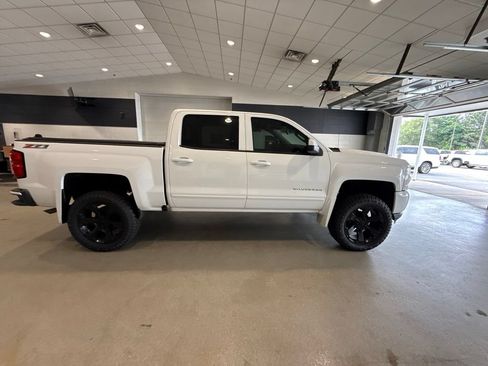 Used 2017 Chevrolet Silverado 1500 LT w/ All Star Edition AWD/4WD image 8