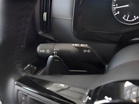 Used 2024 Nissan Pathfinder SL image 23