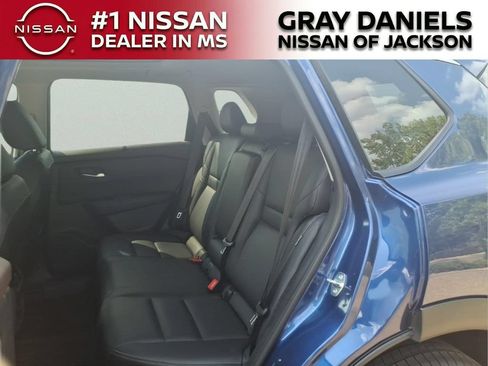 Used 2023 Nissan Rogue SL w/ SL Premium Package FWD image 26