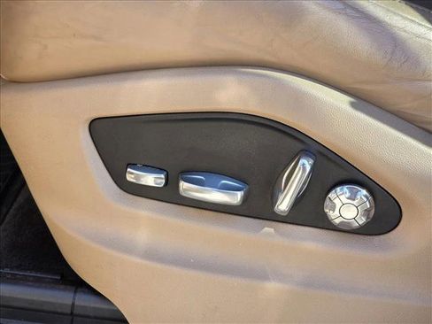 Used 2019 Porsche Cayenne w/ Premium Plus Package image 11