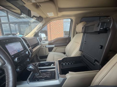 Used 2018 Ford F150 Lariat w/ Equipment Group 502A Luxury AWD/4WD image 9