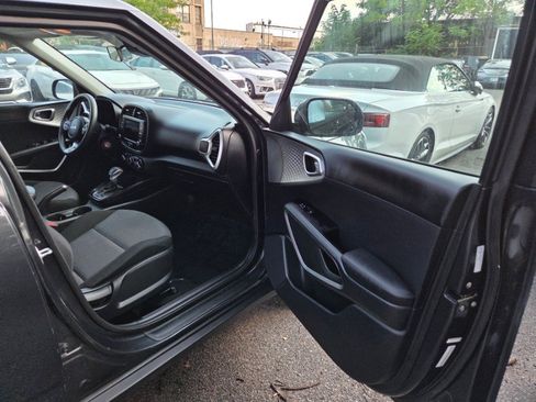 Used 2025 Kia Soul LX w/ LX Technology Package FWD image 10