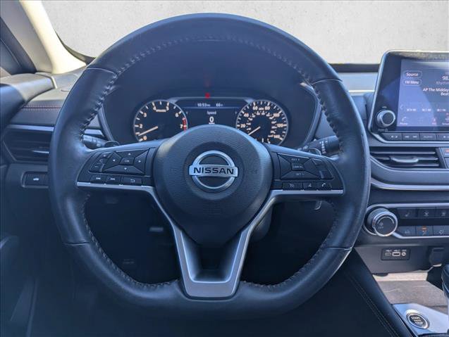 Used 2022 Nissan Altima 2.5 SR w/ Midnight Edition Package FWD image 16