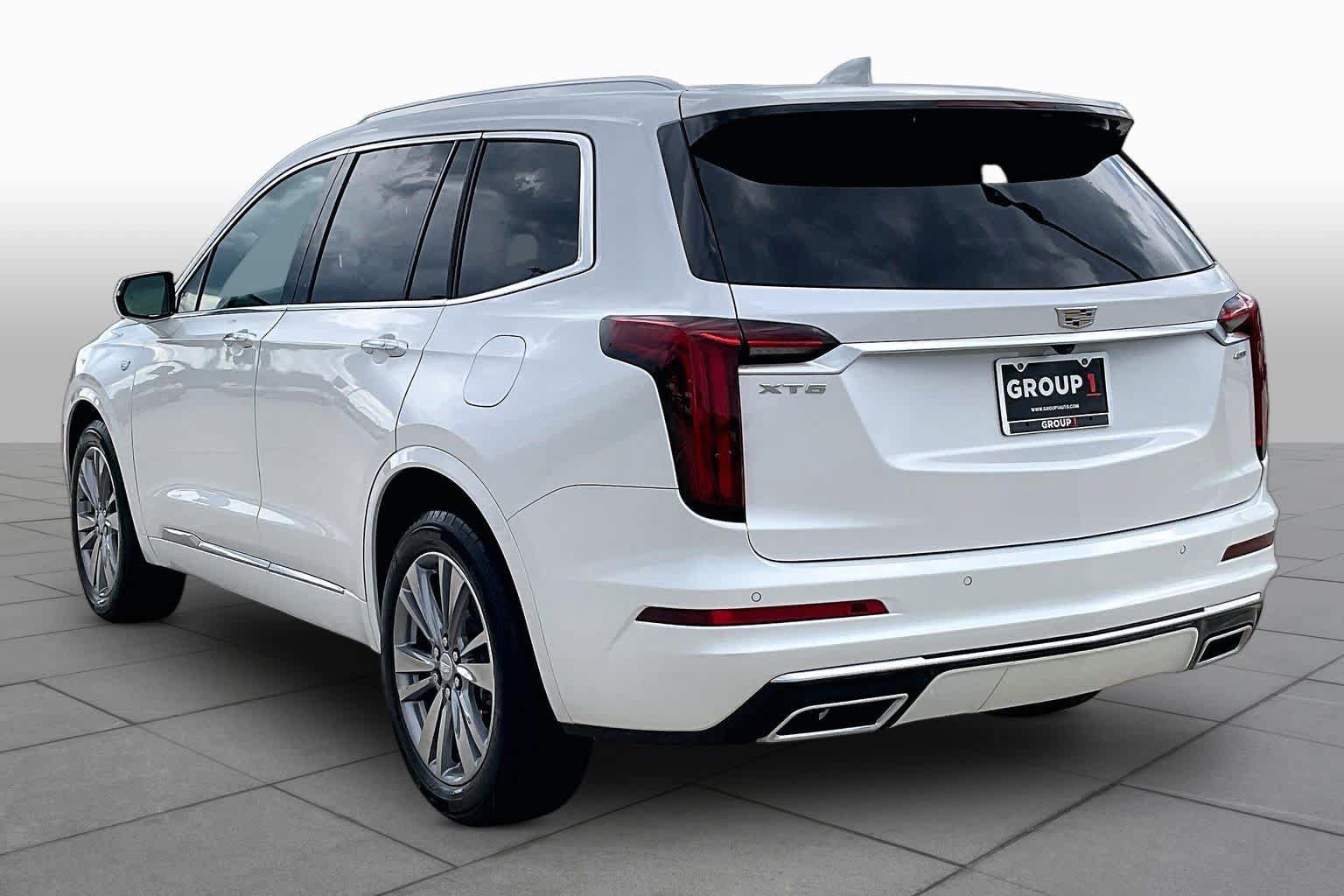 Used 2025 Cadillac XT6 Premium Luxury FWD image 12