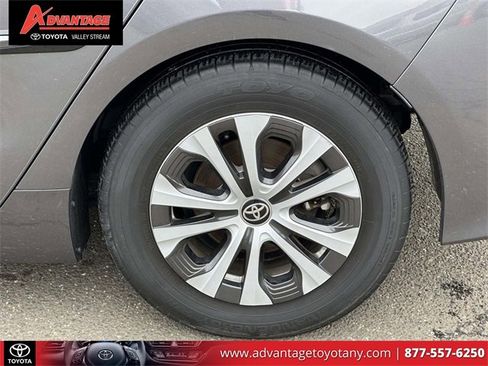 Used 2022 Toyota Prius Prime XLE image 11