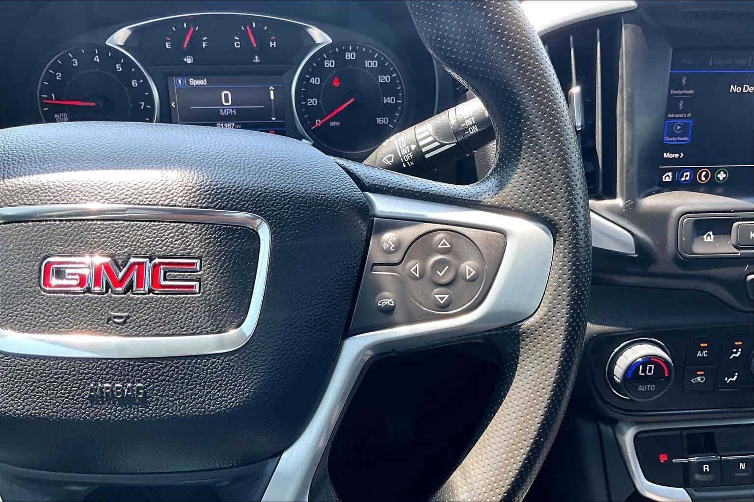 Used 2024 GMC Terrain SLE w/ Driver Convenience Package FWD image 25