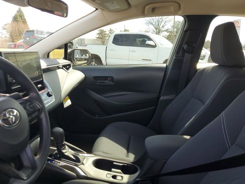 Used 2025 Toyota Corolla LE image 17