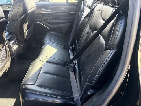 Used 2022 Jeep Grand Cherokee Overland image 18