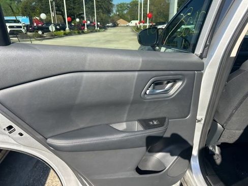 Used 2025 Nissan Rogue SV image 17