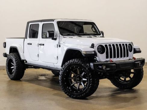 Used 2020 Jeep Gladiator Overland AWD/4WD image 4