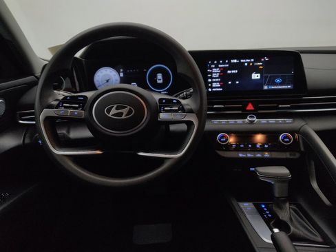 Used 2024 Hyundai Elantra SEL image 22