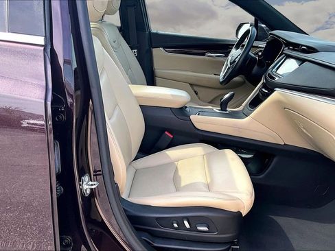 Used 2017 Cadillac XT5 Luxury w/ Driver Awareness Package image 29