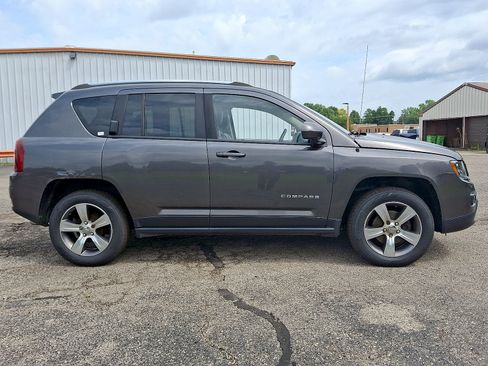 Used 2016 Jeep Compass High Altitude FWD image 25