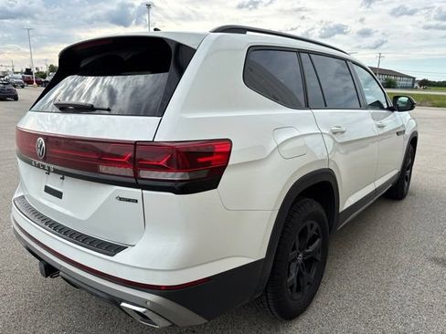 Used 2025 Volkswagen Atlas Peak Edition SE AWD/4WD image 5