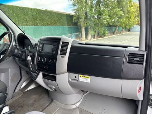 Used 2017 Mercedes-Benz Sprinter 2500 image 20