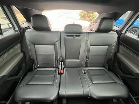 Certified 2022 Volkswagen Atlas Cross Sport SE image 28