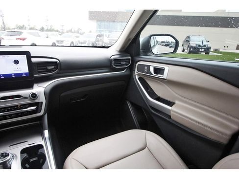 Used 2022 Ford Explorer XLT w/ Equipment Group 202A image 13