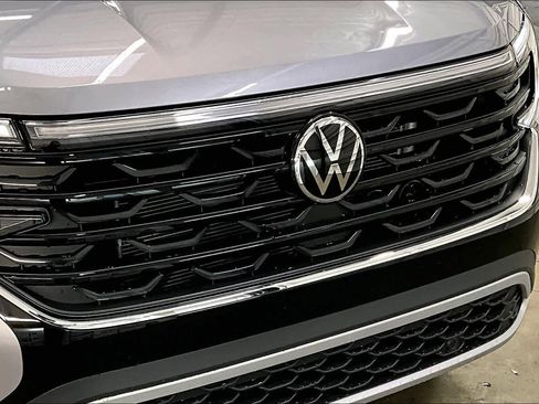 New 2026 Volkswagen Atlas Cross Sport SE image 32
