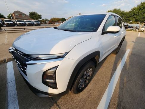 Used 2026 Chevrolet Equinox LT FWD image 3
