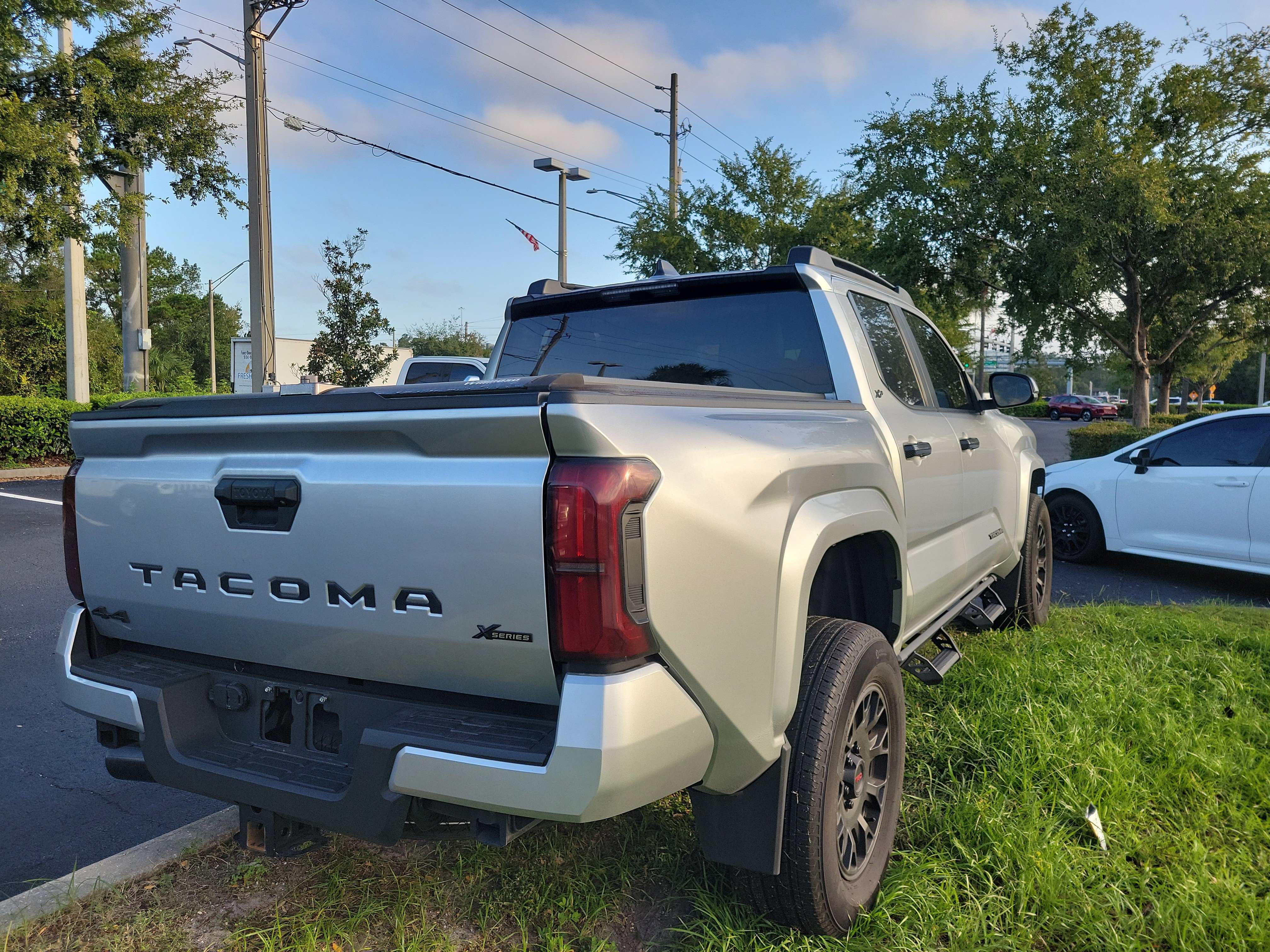 Used 2024 Toyota Tacoma SR5 AWD/4WD image 4