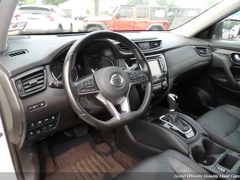 Used 2018 Nissan Rogue SL w/ Premium Package AWD/4WD image 12