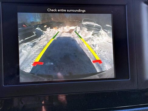 Used 2018 Chrysler Pacifica Touring-L image 18