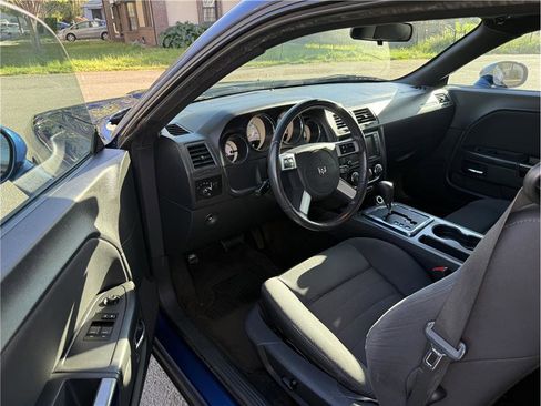 Used 2010 Dodge Challenger R/T w/ Sound Group image 10