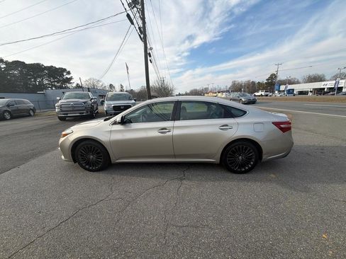 Used 2017 Toyota Avalon XLE image 10