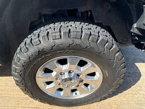 Used 2011 GMC Sierra 2500 Denali w/ Suspension Package, Off-Road AWD/4WD image 4