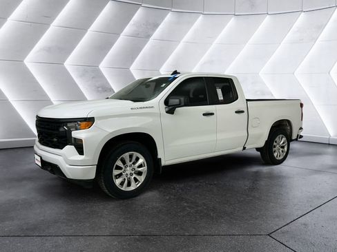 Used 2024 Chevrolet Silverado 1500 Custom image 3