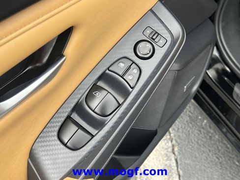 Used 2025 Nissan Sentra SV w/ SV Premium Package image 18