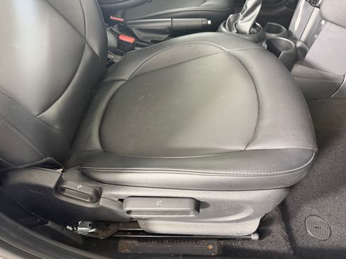 Used 2018 MINI Cooper 4-Door Hardtop FWD image 32