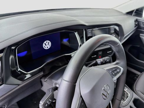 Used 2023 Volkswagen Jetta SE FWD image 9