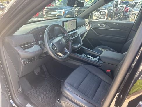 Used 2025 Ford Explorer ST-Line image 2