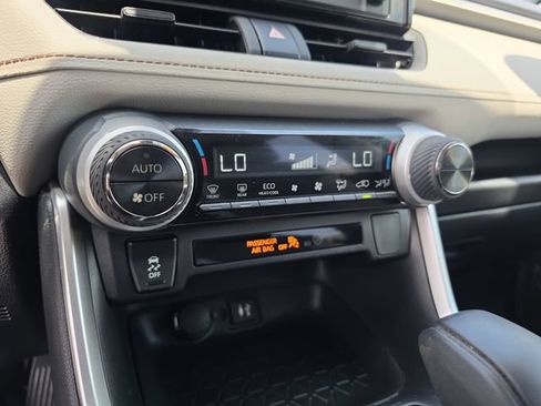 Used 2019 Toyota RAV4 XLE FWD image 26