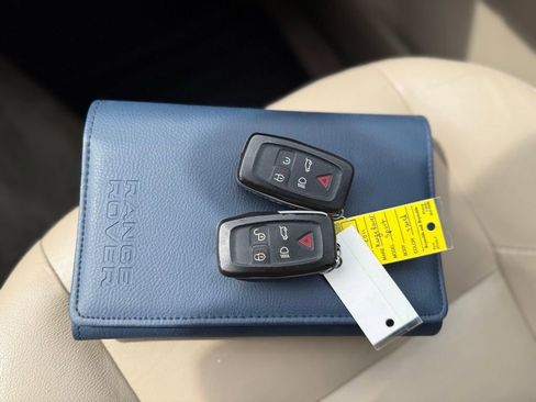 Used 2011 Land Rover Range Rover Sport HSE image 31