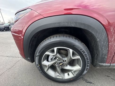 Used 2025 Chevrolet Trax LT w/ LT Convenience Package FWD image 10