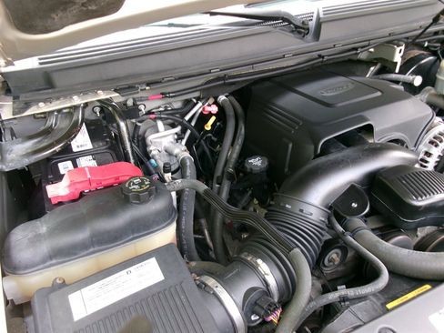 Used 2008 Chevrolet Suburban LT w/ LT Preferred Equipment Group RWD image 45