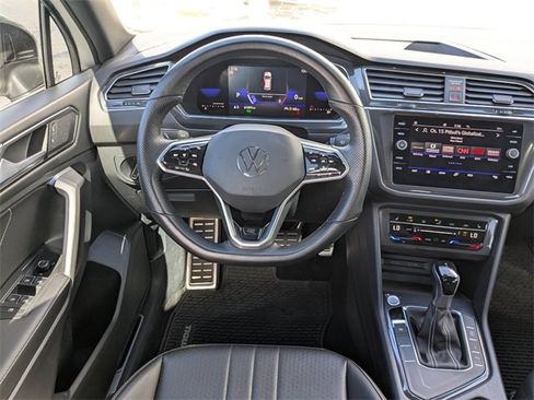 Used 2022 Volkswagen Tiguan SE R-Line image 18