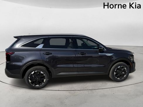 New 2025 Kia Sorento S image 3