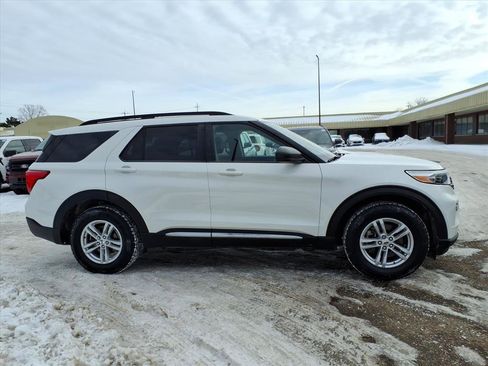 Used 2022 Ford Explorer XLT w/ Equipment Group 202A image 6