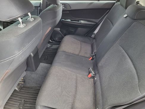 Used 2013 Subaru Crosstrek 2.0i Premium image 32