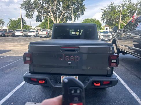 Used 2024 Jeep Gladiator Mojave w/ Technology Group AWD/4WD image 6